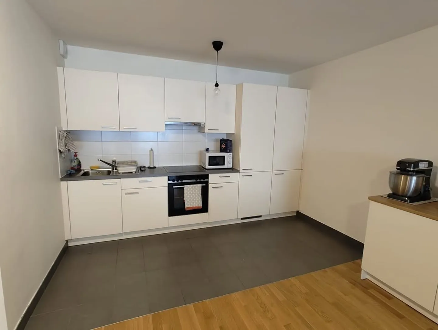 Appartement spacieux aux Acacias - Photo 3 sur 6