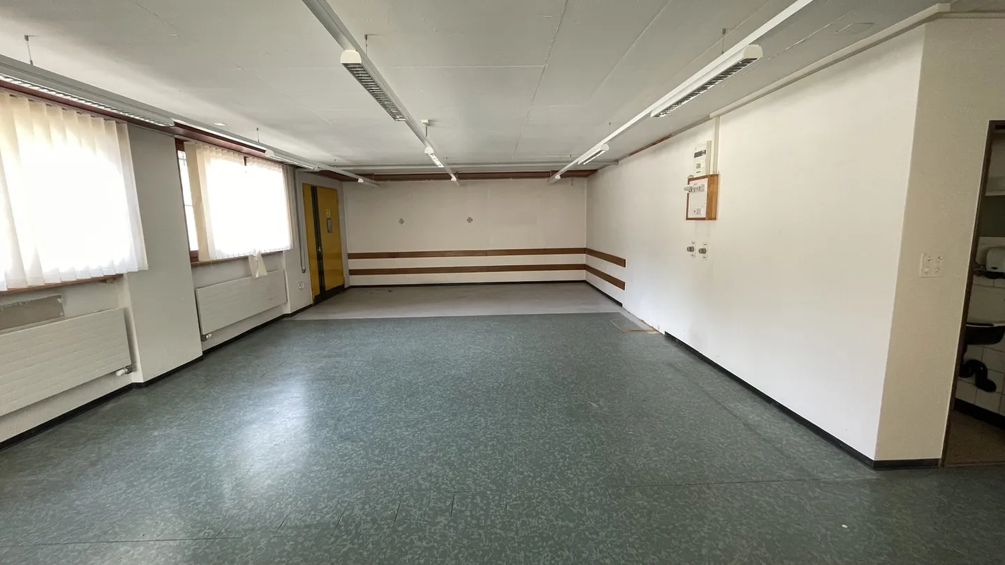 Spacieux bureaux à louer à Develier - Photo 2 sur 4