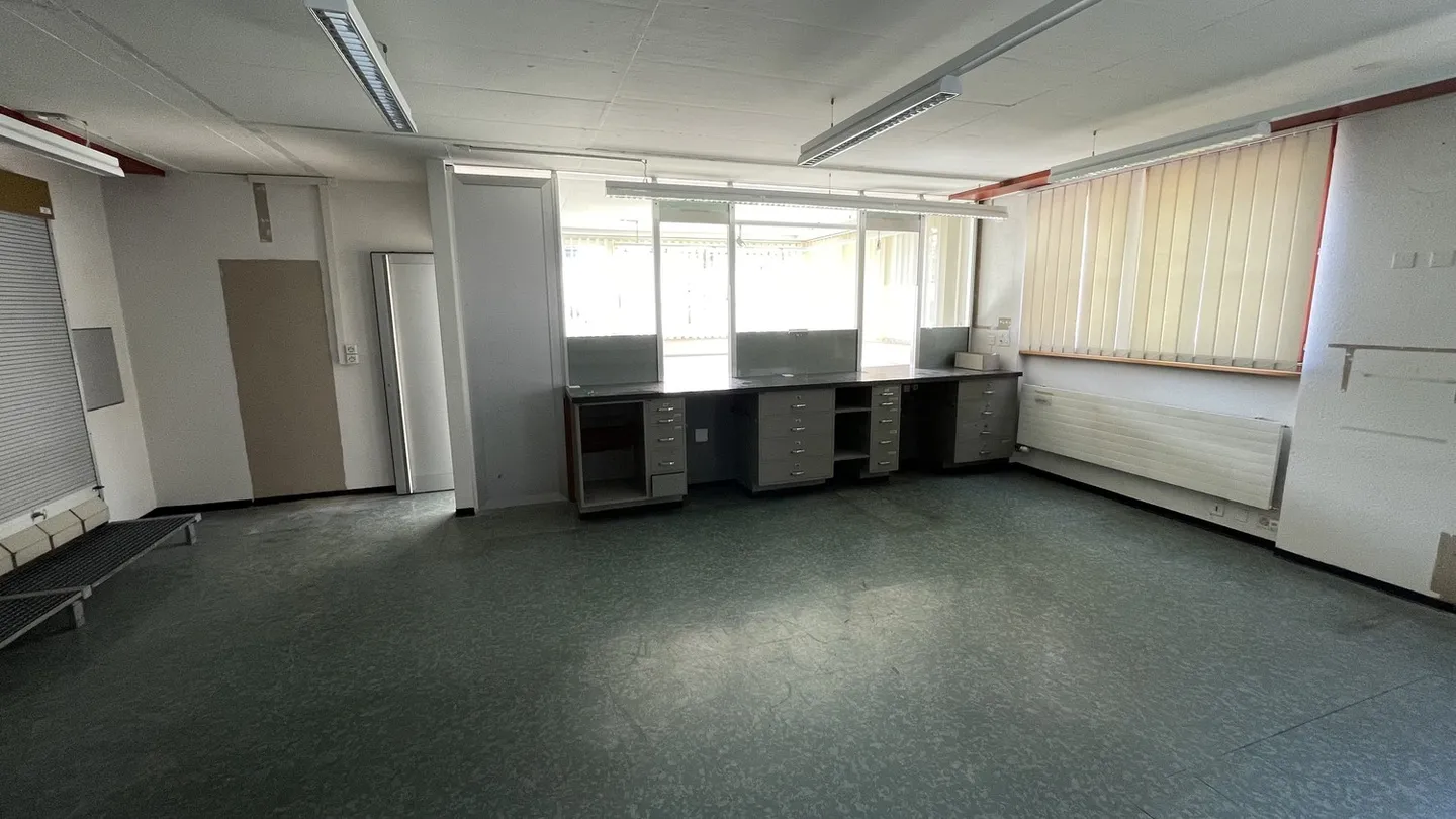 Spacieux bureaux à louer à Develier - Photo 3 sur 4