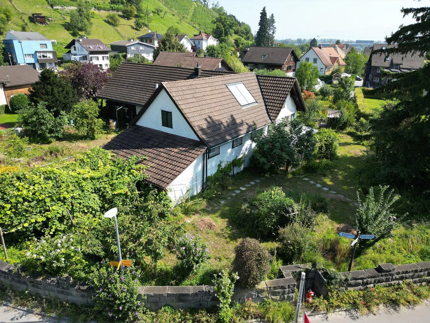 Living in the Green - Charming House with Large Garden Paradise - Photo 2 of 22