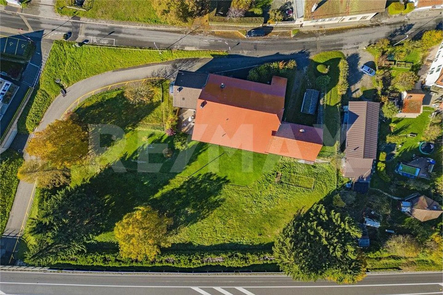 Fattoria con abitazione, terreno edificabile e grande potenziale da sviluppare - Foto 2 di 13