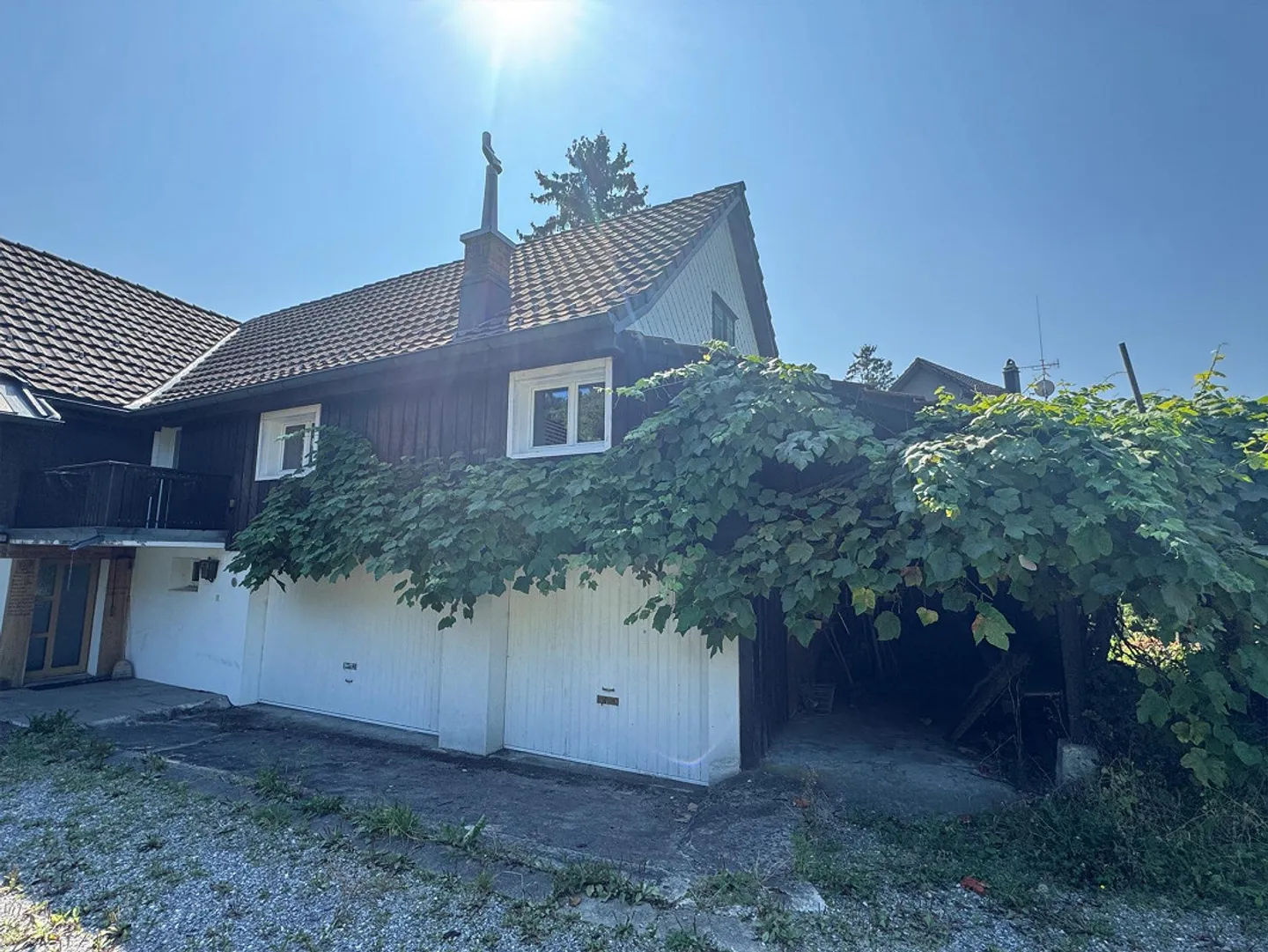 Living in the Green - Charming House with Large Garden Paradise - Photo 3 of 22