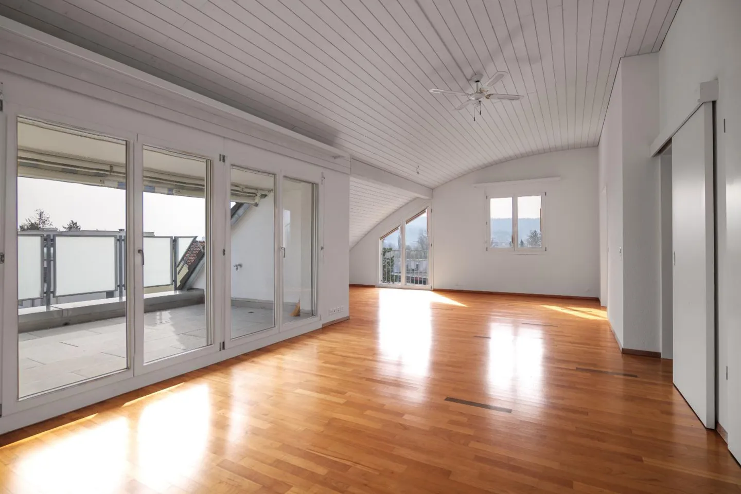 Wonderful 5.5-room apartment in Unterengstringen - Photo 2 of 9