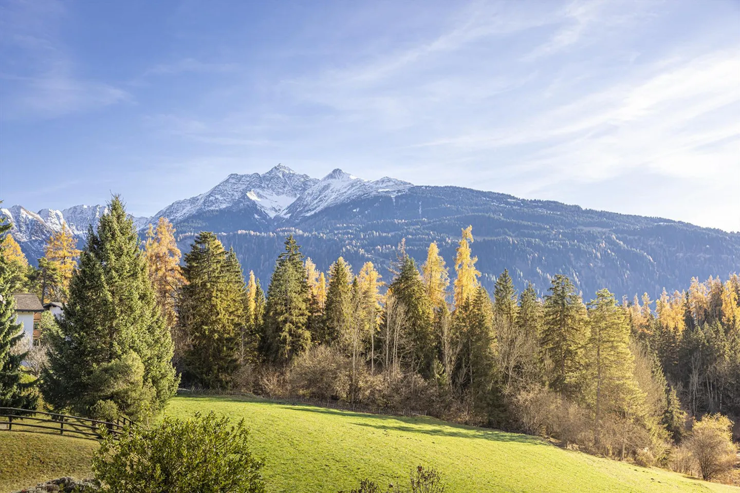 5.5-Room Attic Apartment. Second Home. Design Meets Comfort - Photo 2 of 13
