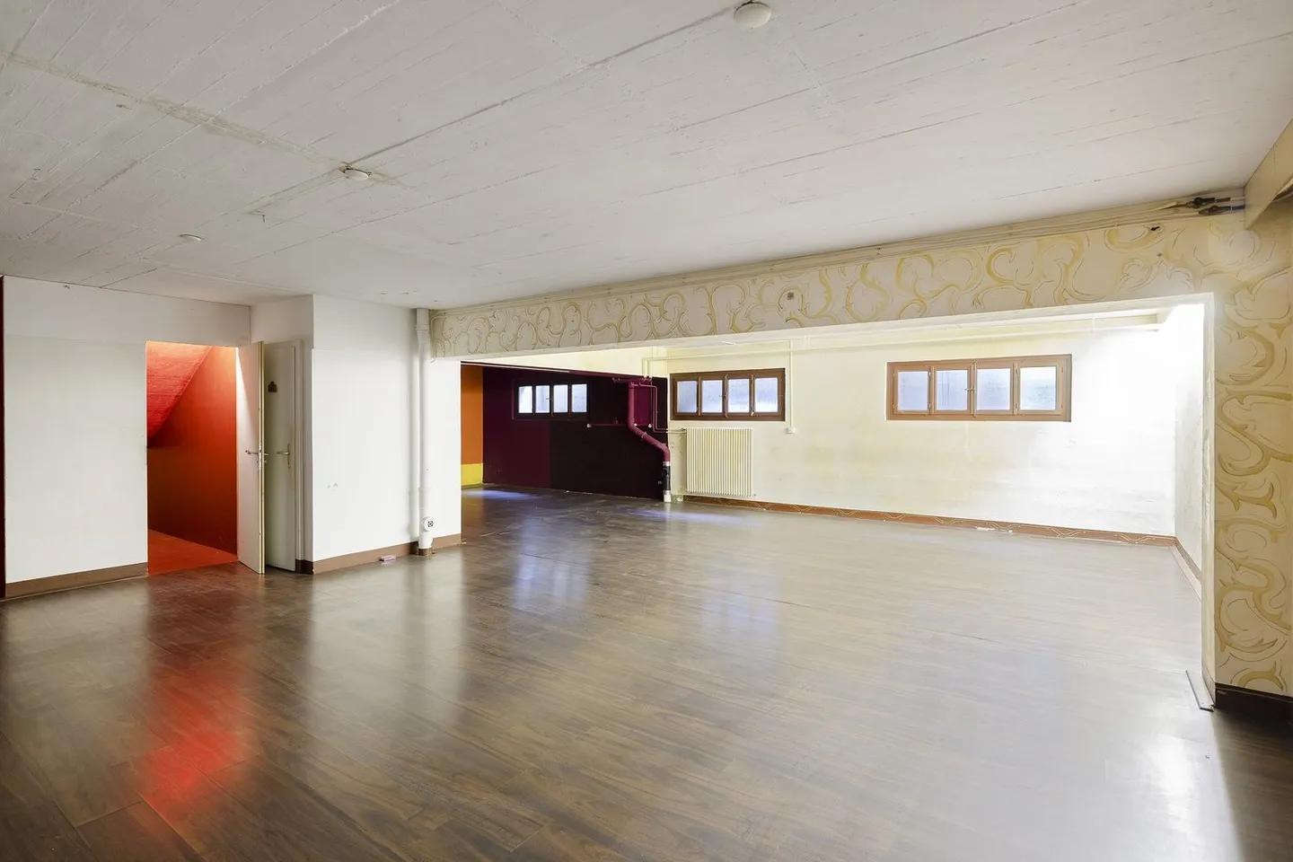 Commercial space of 140 m2 near the train station - Photo 1 of 6