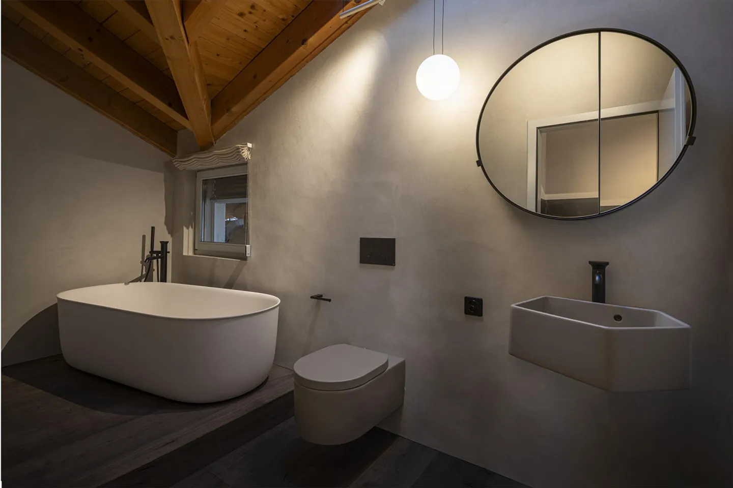 5.5-Room Attic Apartment. Second Home. Design Meets Comfort - Photo 4 of 13