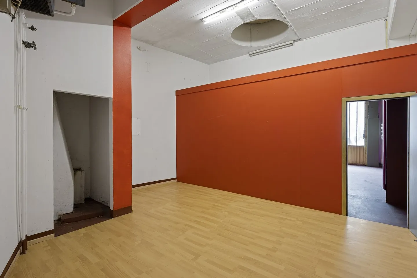 Commercial space of 140 m2 near the train station - Photo 5 of 6