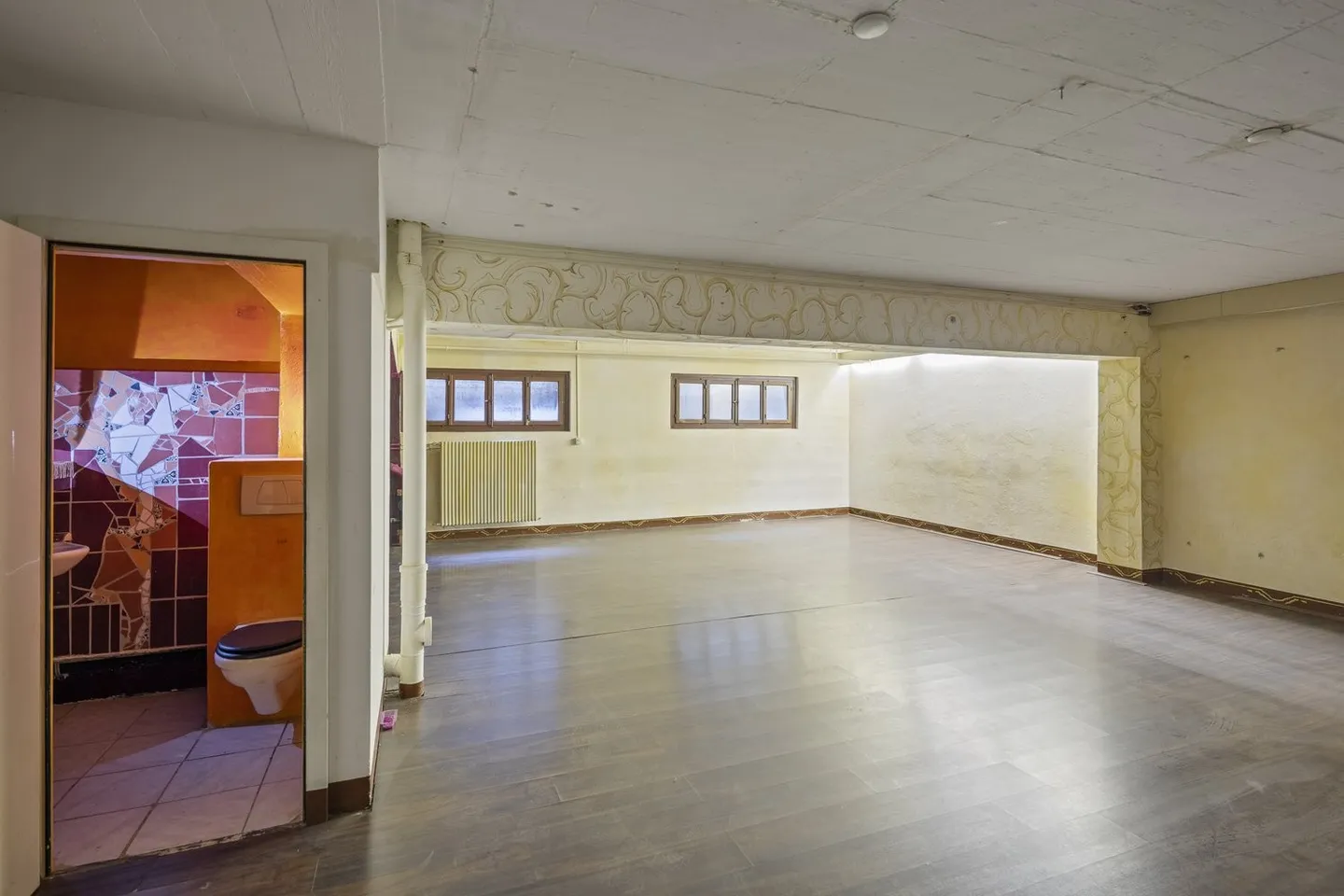 Commercial space of 140 m2 near the train station - Photo 2 of 6