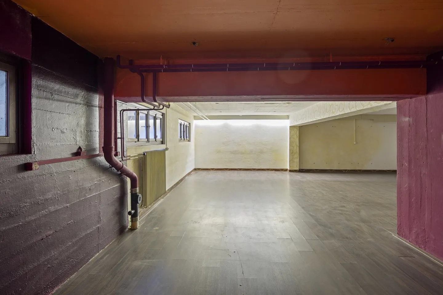 Commercial space of 140 m2 near the train station - Photo 3 of 6