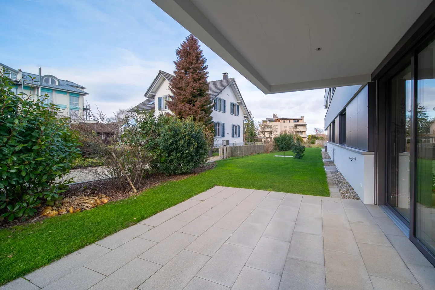 Appartement de jardin élégant de 2,5 pièces - Photo 2 sur 13