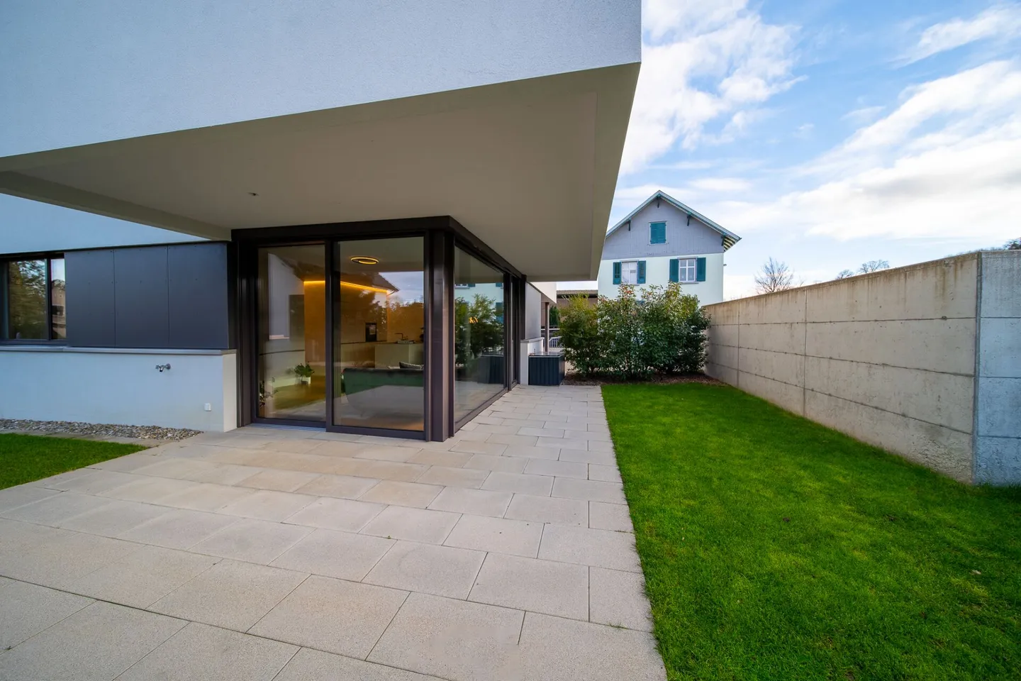 Appartement de jardin élégant de 2,5 pièces - Photo 3 sur 13