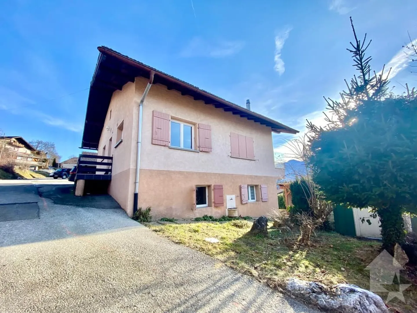 Immobiliengrundstück, Haus + Baugrundstücke! - Foto 2 von 13