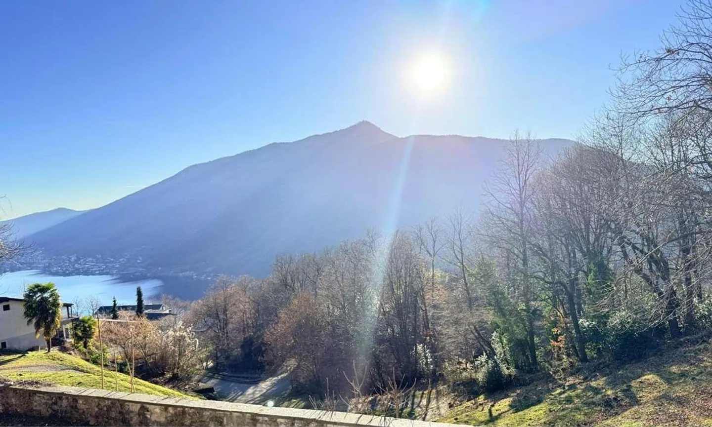 ROVIO: SCHÖNES HAUS MIT SEEBLICK UND GROSSEM GRUNDSTÜCK - Foto 2 von 8