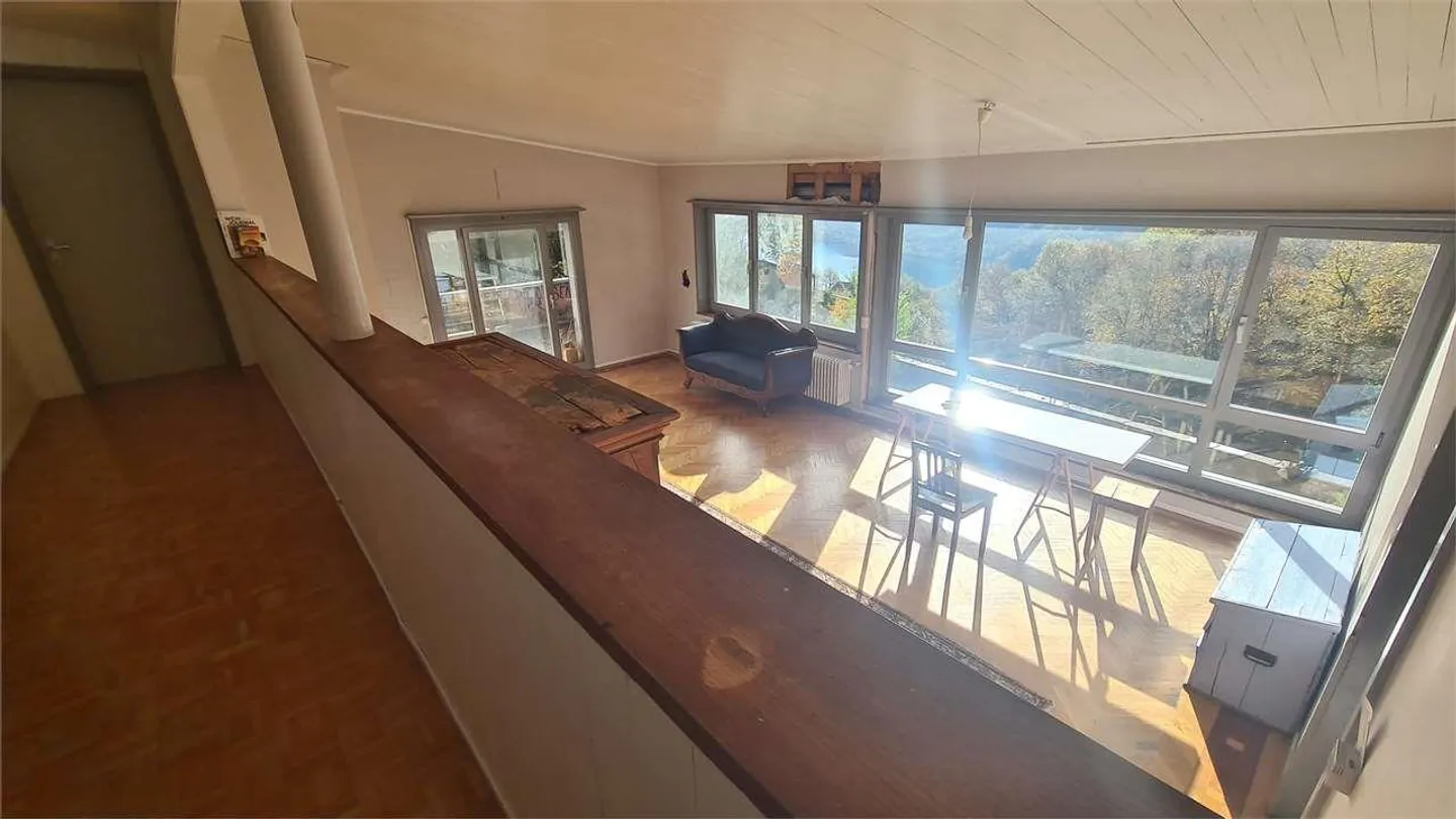 ROVIO: SCHÖNES HAUS MIT SEEBLICK UND GROSSEM GRUNDSTÜCK - Foto 7 von 8