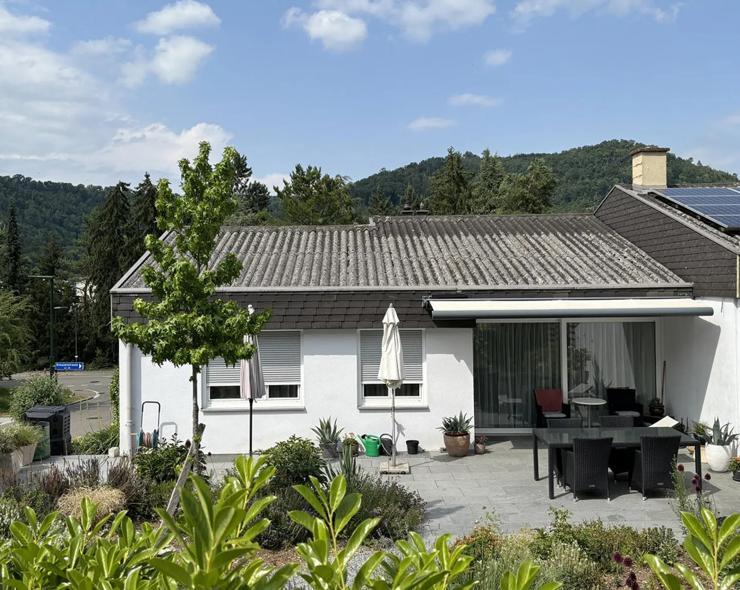 Gepflegtes 3.5-Zimmer Doppeleinfamilienhaus mit schönem Garten - Foto 2 von 11