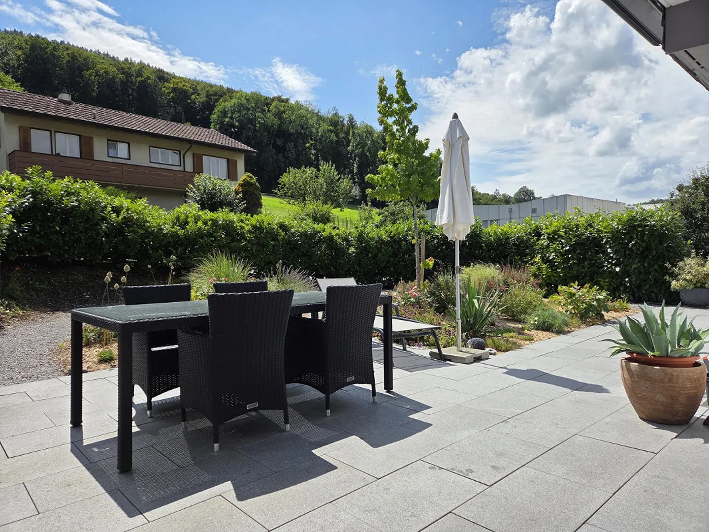 Gepflegtes 3.5-Zimmer Doppeleinfamilienhaus mit schönem Garten - Foto 11 von 11