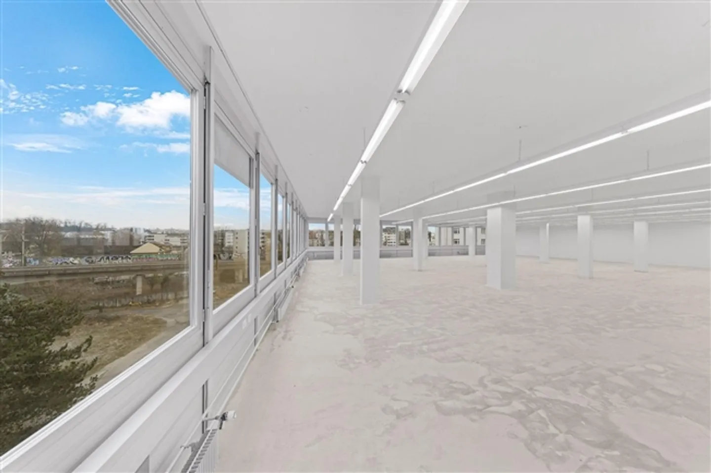 Espace commercial spacieux avec une charge de sol de 1 000 kg/m² - Photo 9 sur 13