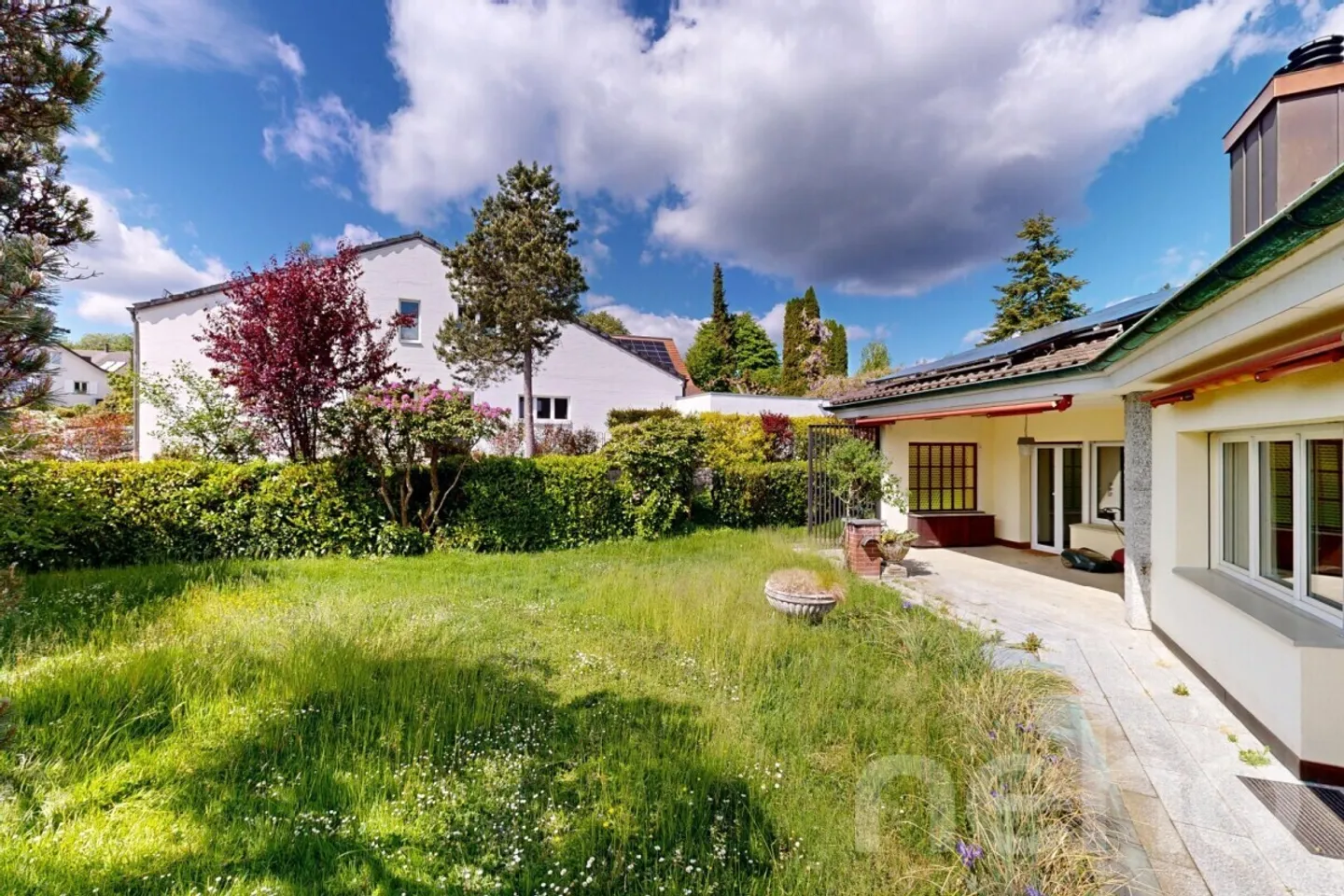 Grosszügiges Einfamilienhaus mit Garten - Foto 9 von 12