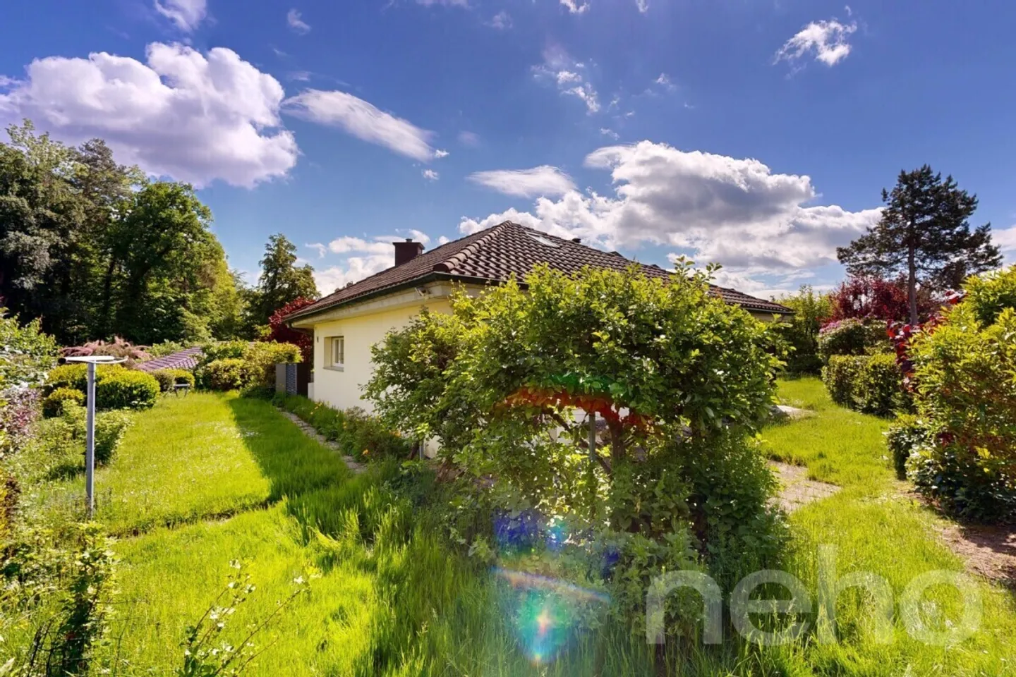 Grosszügiges Einfamilienhaus mit Garten - Foto 10 von 12