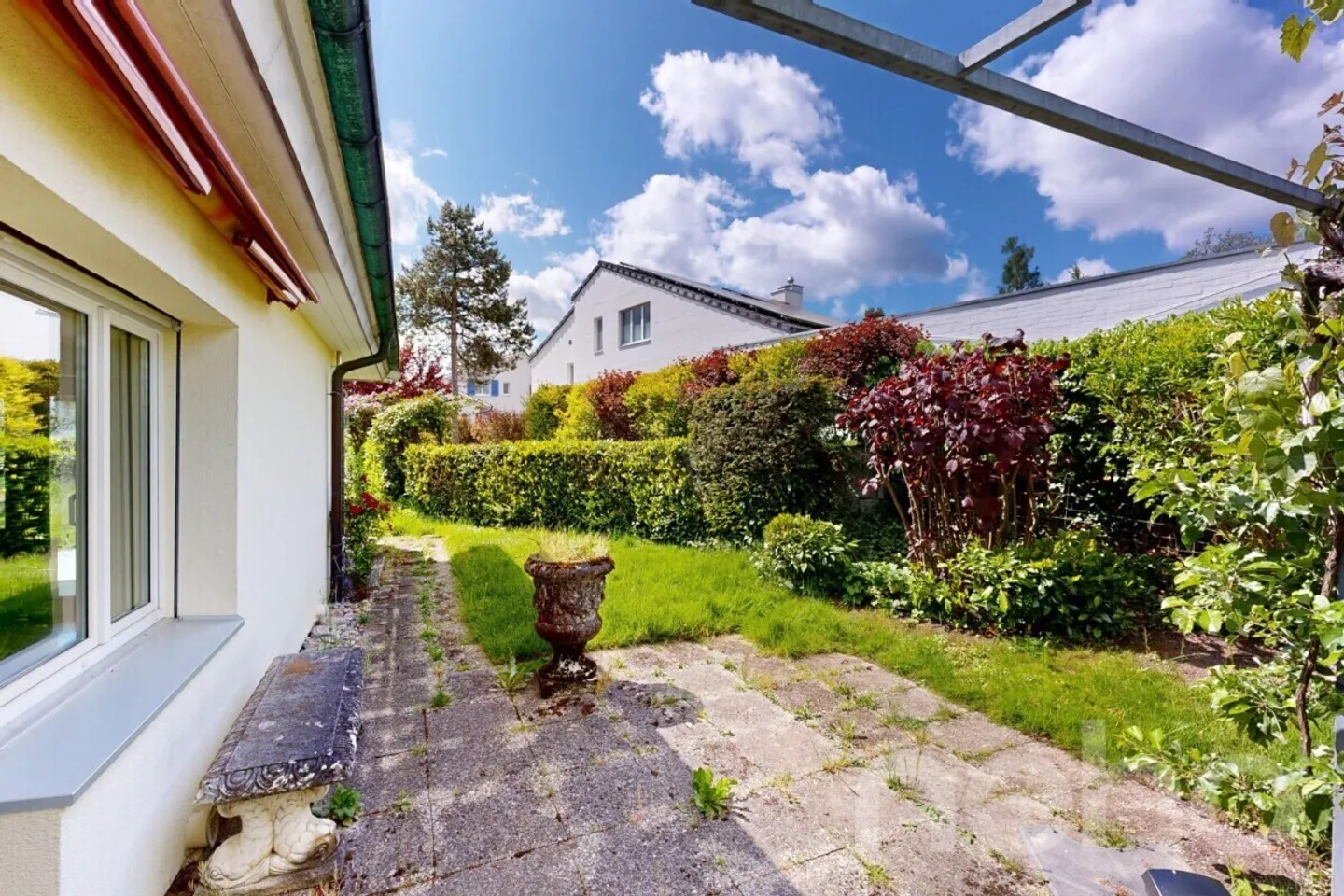 Grosszügiges Einfamilienhaus mit Garten - Foto 11 von 12