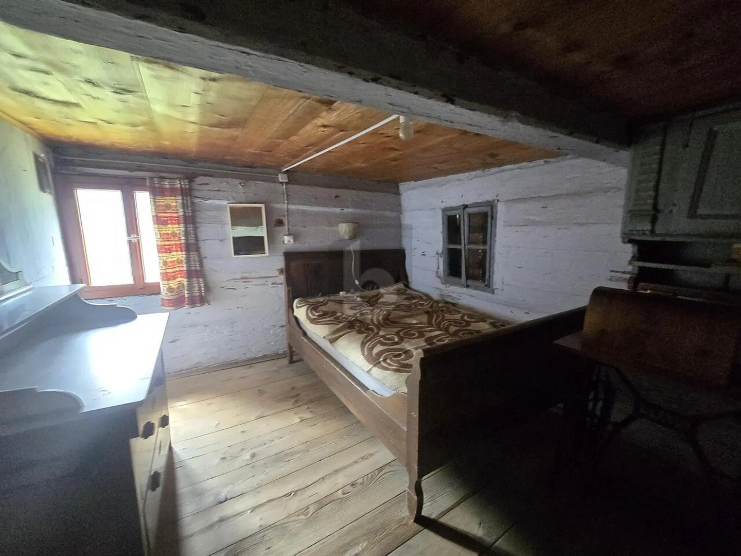 Chalet for sale - Photo 2 of 6