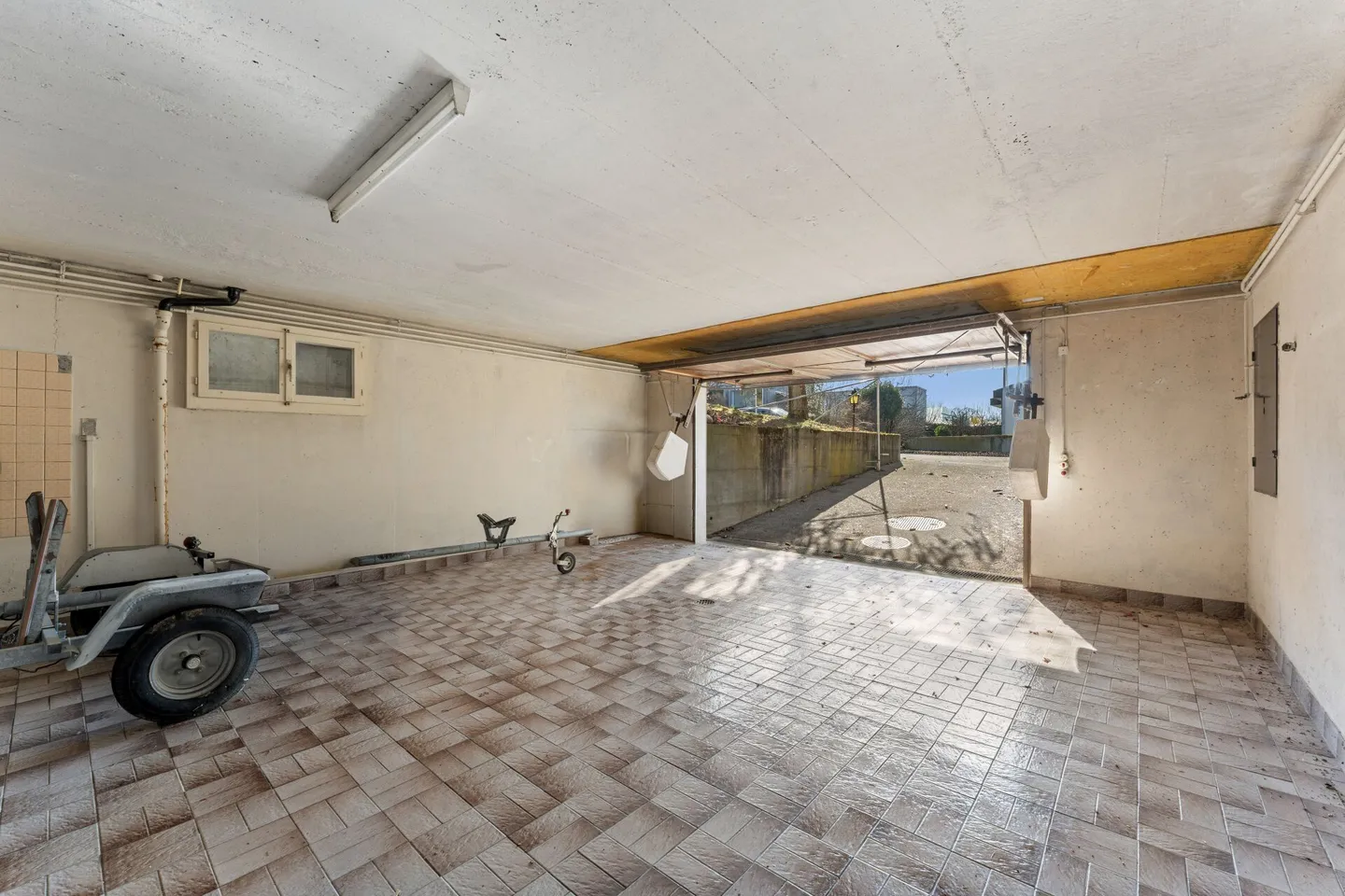 Stylish Living Above Lake Biel - Photo 10 of 12