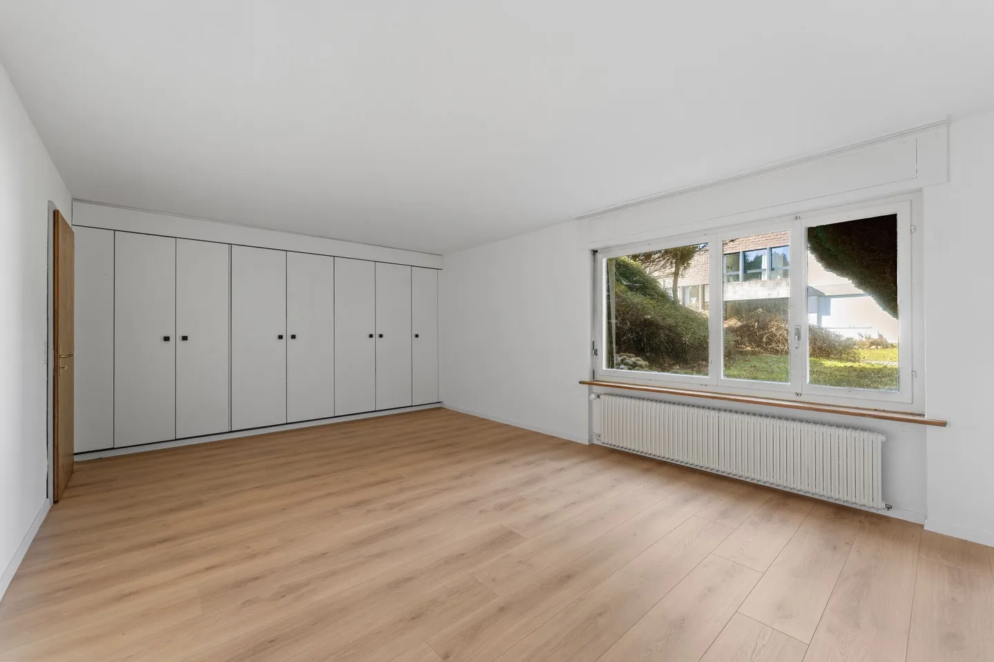 Stylish Living Above Lake Biel - Photo 8 of 12
