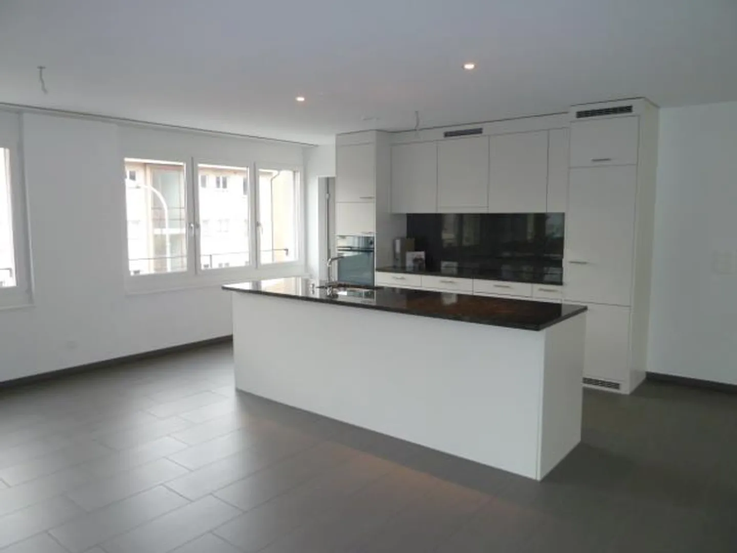 Moderne 4.5 Zimmer-Wohnung - Foto 2 von 12
