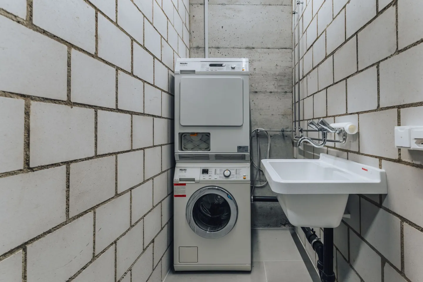 Teilsanierte 4 1/2-Zimmer-Altbauwohnung, 2. OG in grüner Oase mitten im Zentrum - Foto 8 von 9