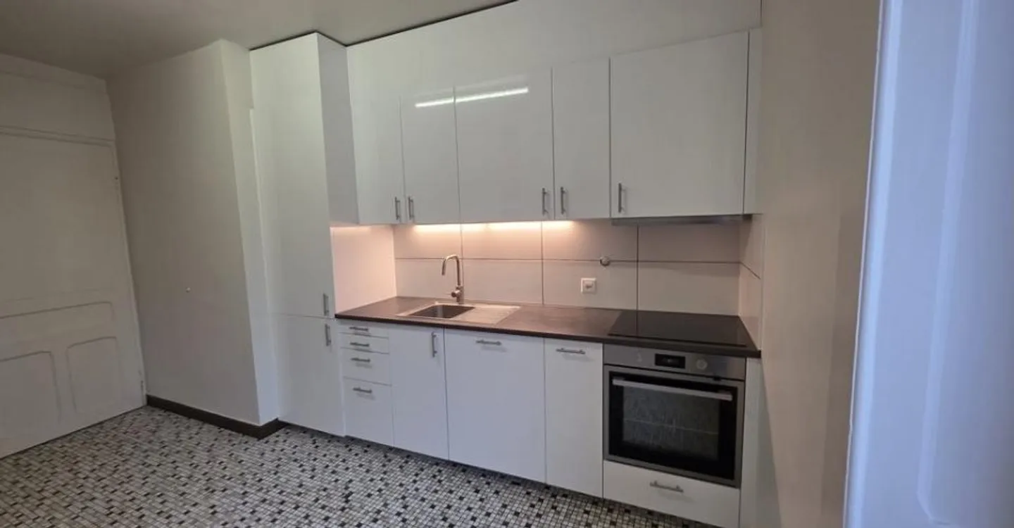 Nice apartment for rent with balcony - Photo 1 of 7