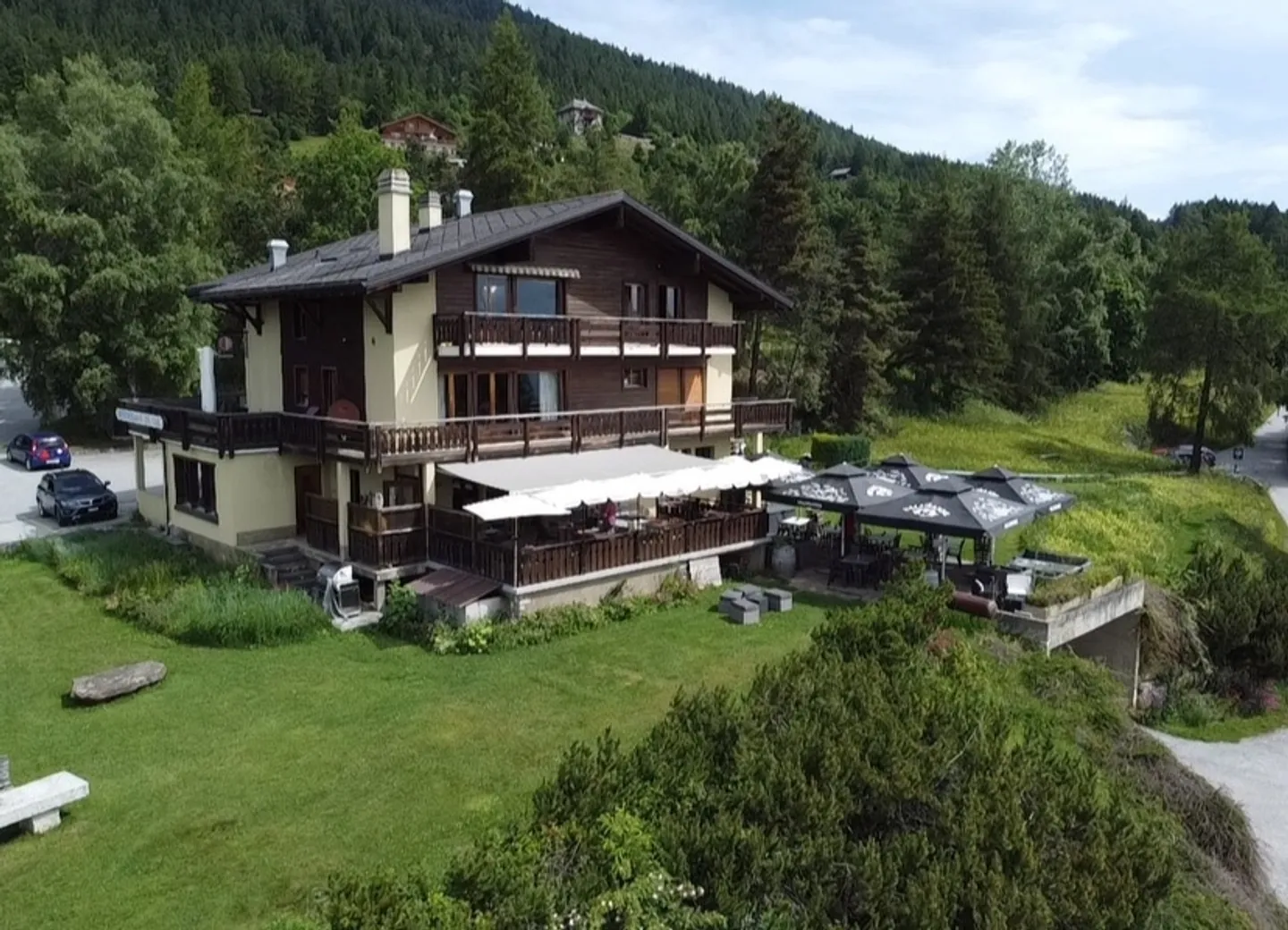 Insieme immobiliare con carattere, ristorante e appartamenti - Foto 2 di 13