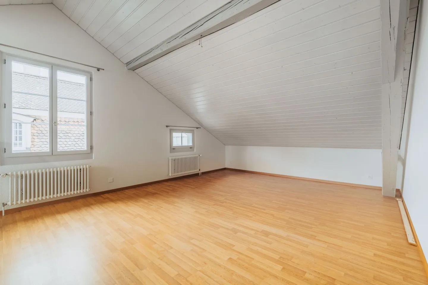 Teilsanierte 4 1/2-Zimmer-Altbauwohnung, 2. OG in grüner Oase mitten im Zentrum - Foto 3 von 9
