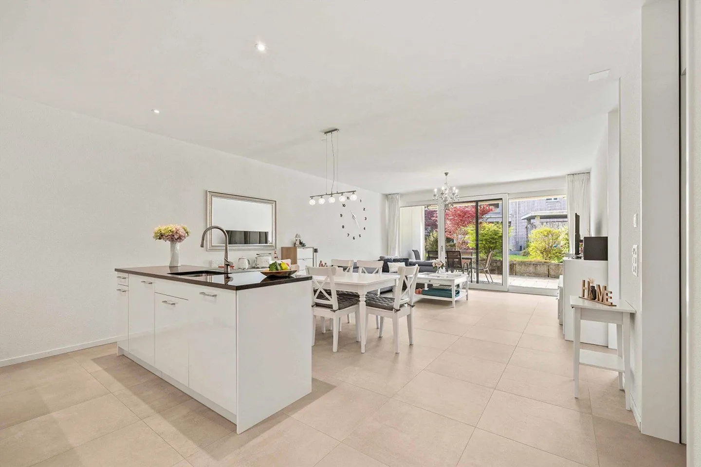 Moderne Gartenwohnung mit Terrasse - Foto 1 von 5