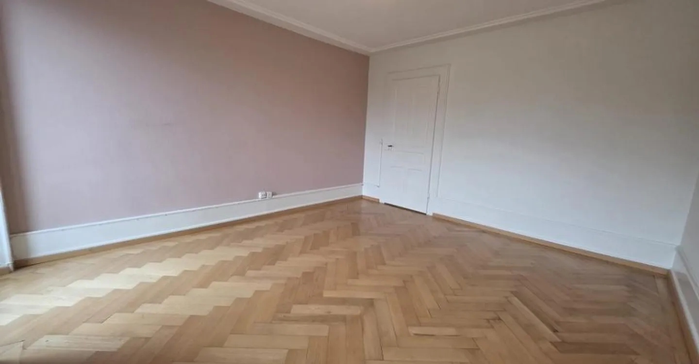 Nice apartment for rent with balcony - Photo 2 of 7