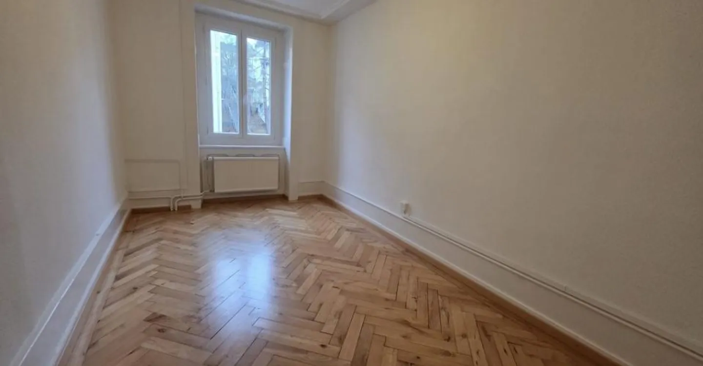 Nice apartment for rent with balcony - Photo 3 of 7