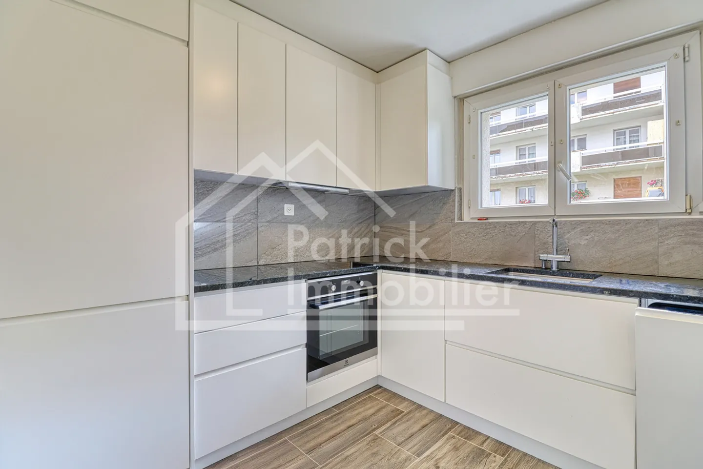 Appartement à vendre - Photo 2 sur 8
