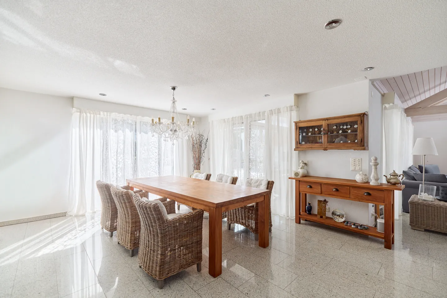 VILLA WITH GARDEN AND SPACE FOR INDIVIDUALITY - Photo 3 of 11