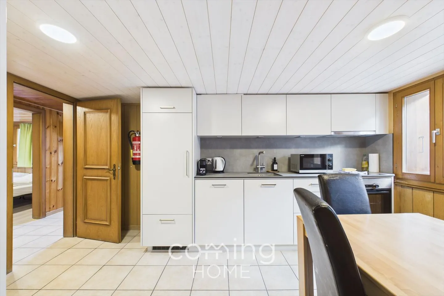 Appartement lumineux de 3,5 pièces au cœur de Saas-Grund avec vue sur le beau monde montagnard - Photo 3 sur 11