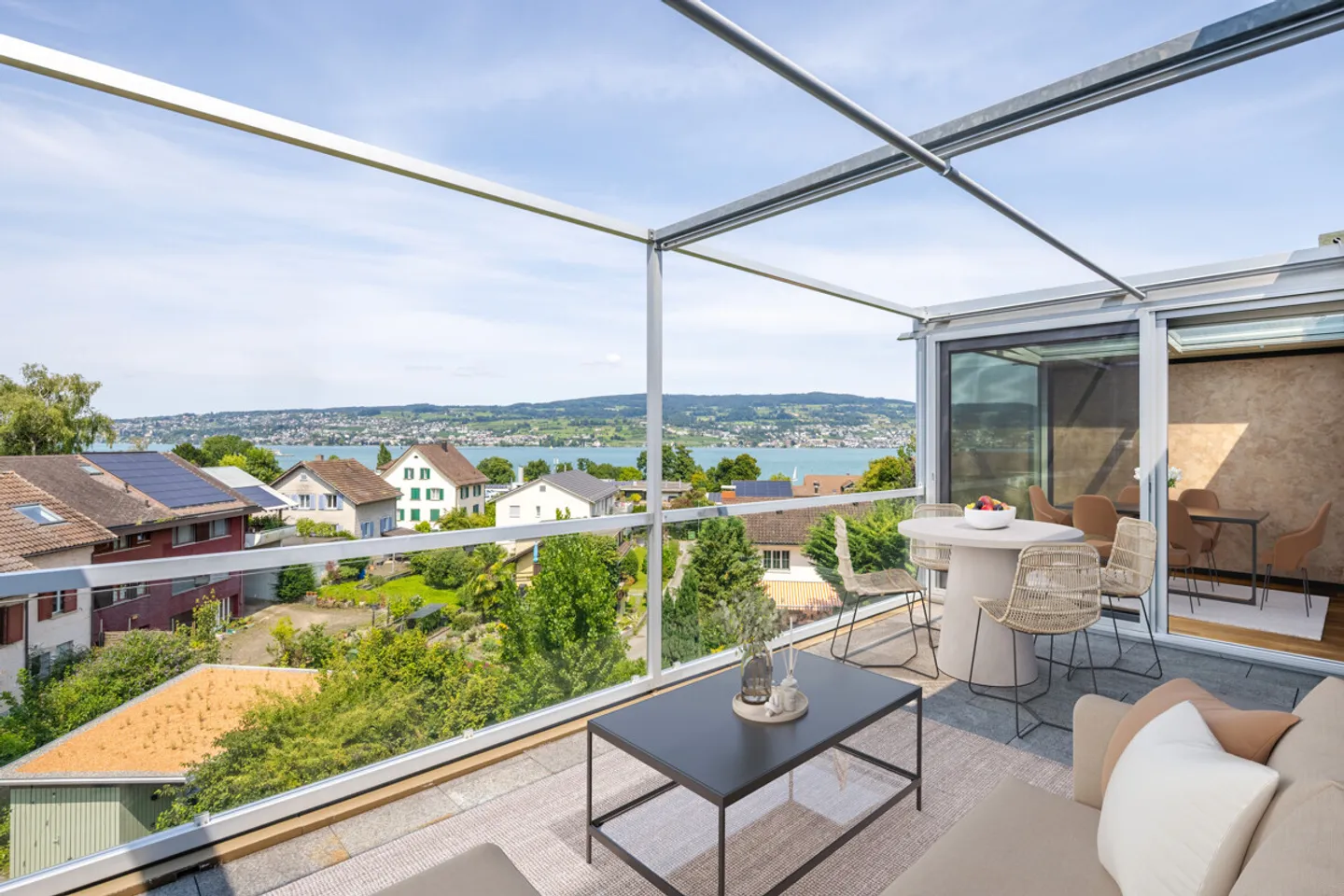 Casa familiare pronta per essere abitata con vista sul lago in una posizione popolare - Foto 4 di 6