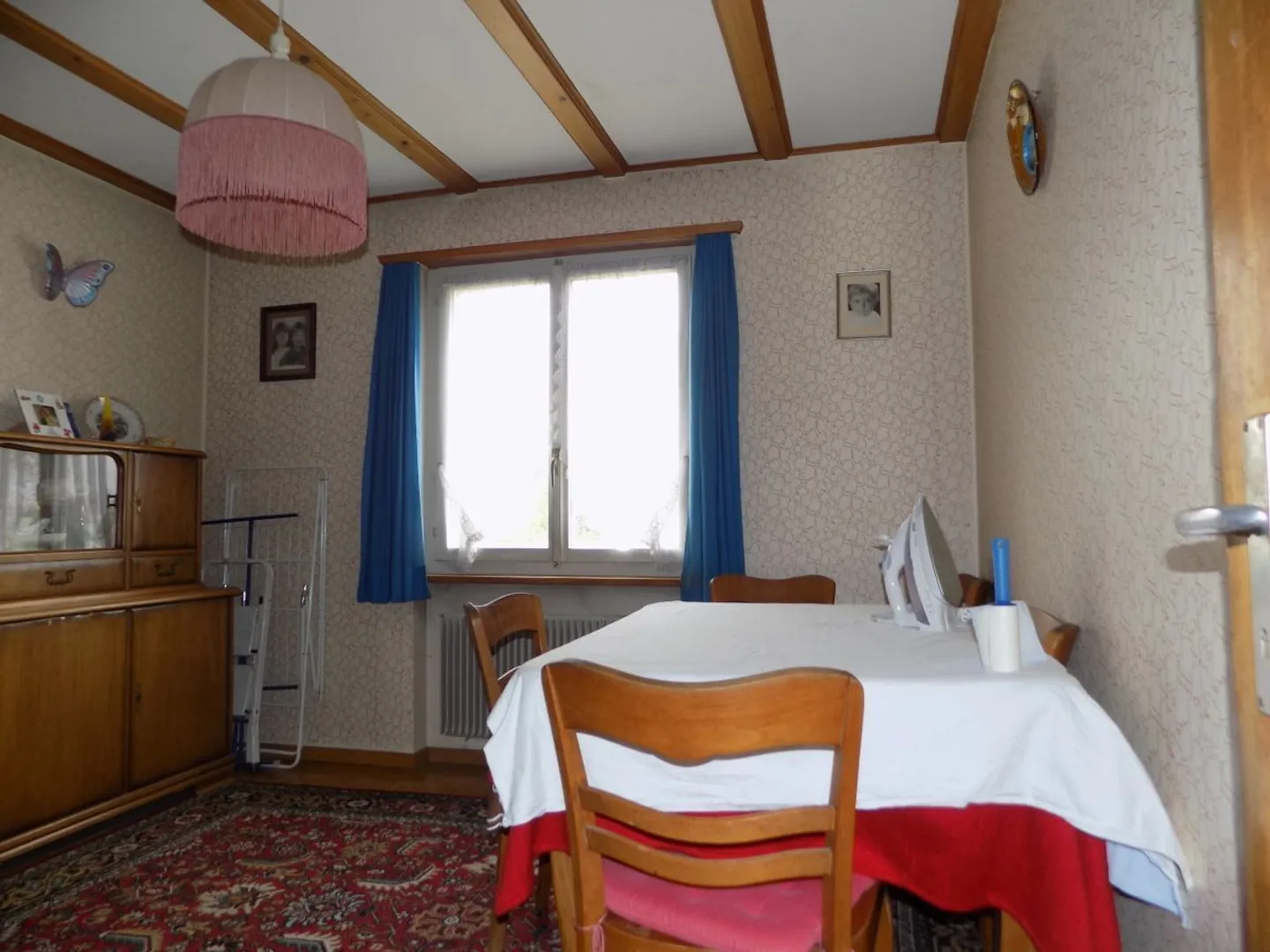 Affascinante casa unifamiliare da ristrutturare con appartamento separato, grande giardino e garage. - Foto 10 di 10