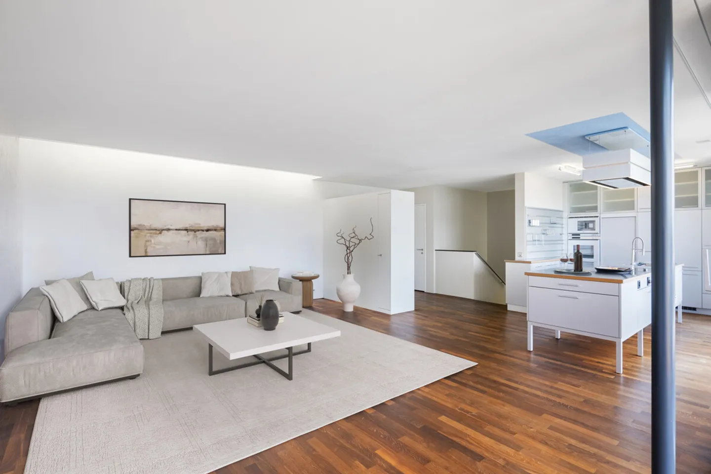 Casa familiare pronta per essere abitata con vista sul lago in una posizione popolare - Foto 1 di 6