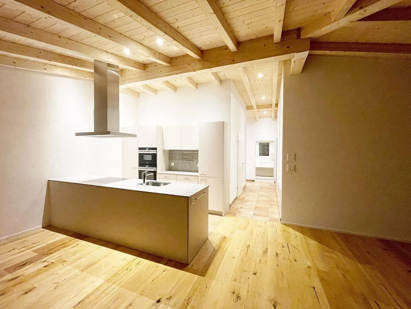 3.5 Zimmer Dachwohnung an ruhiger Lage - Foto 8 von 13