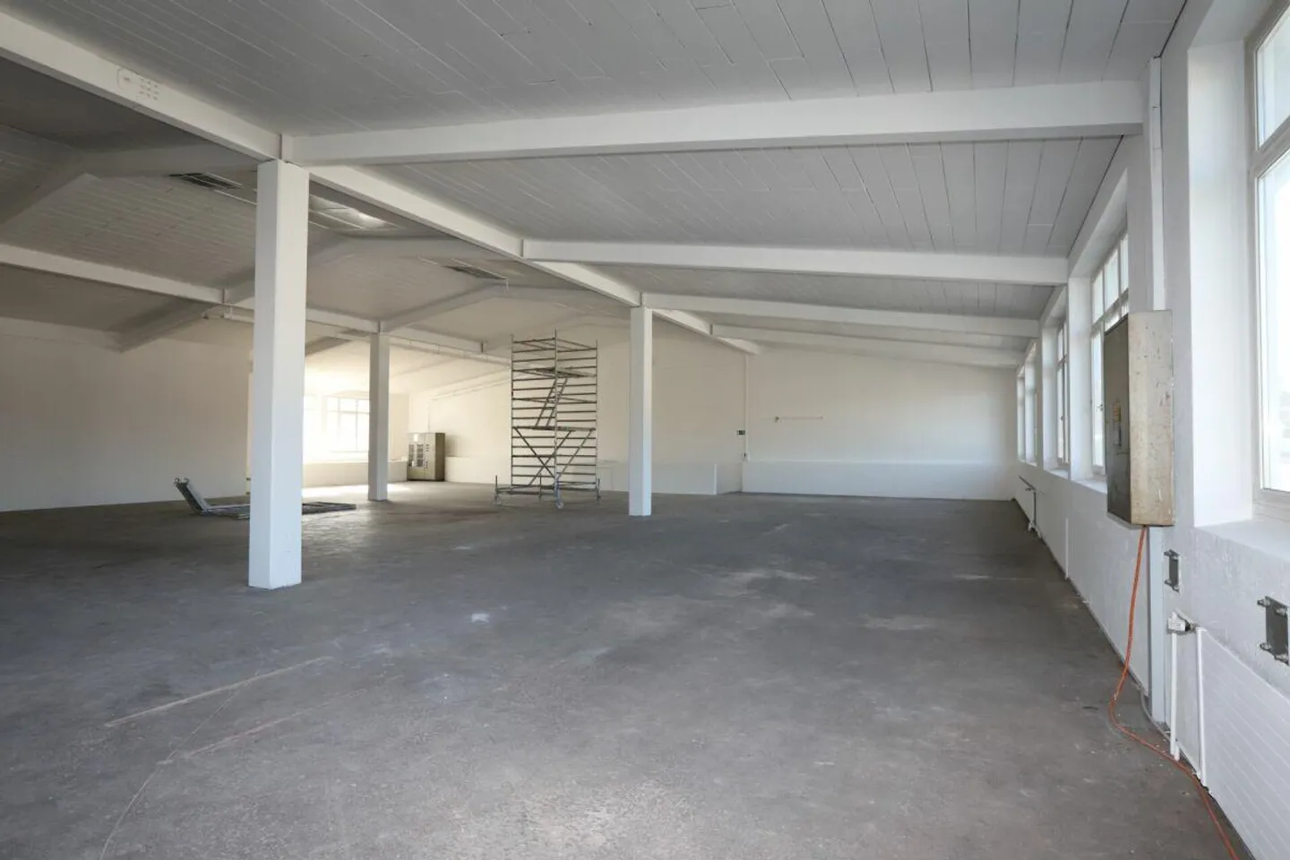 Espace commercial / Espace de stockage à Aadorf - Photo 2 sur 13