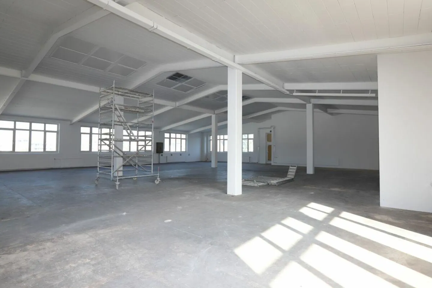 Espace commercial / Espace de stockage à Aadorf - Photo 5 sur 13