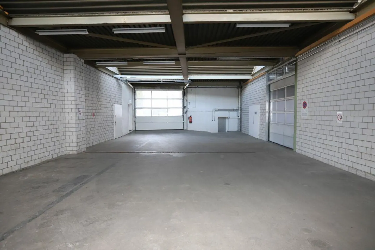 Espace commercial / Espace de stockage à Aadorf - Photo 7 sur 13