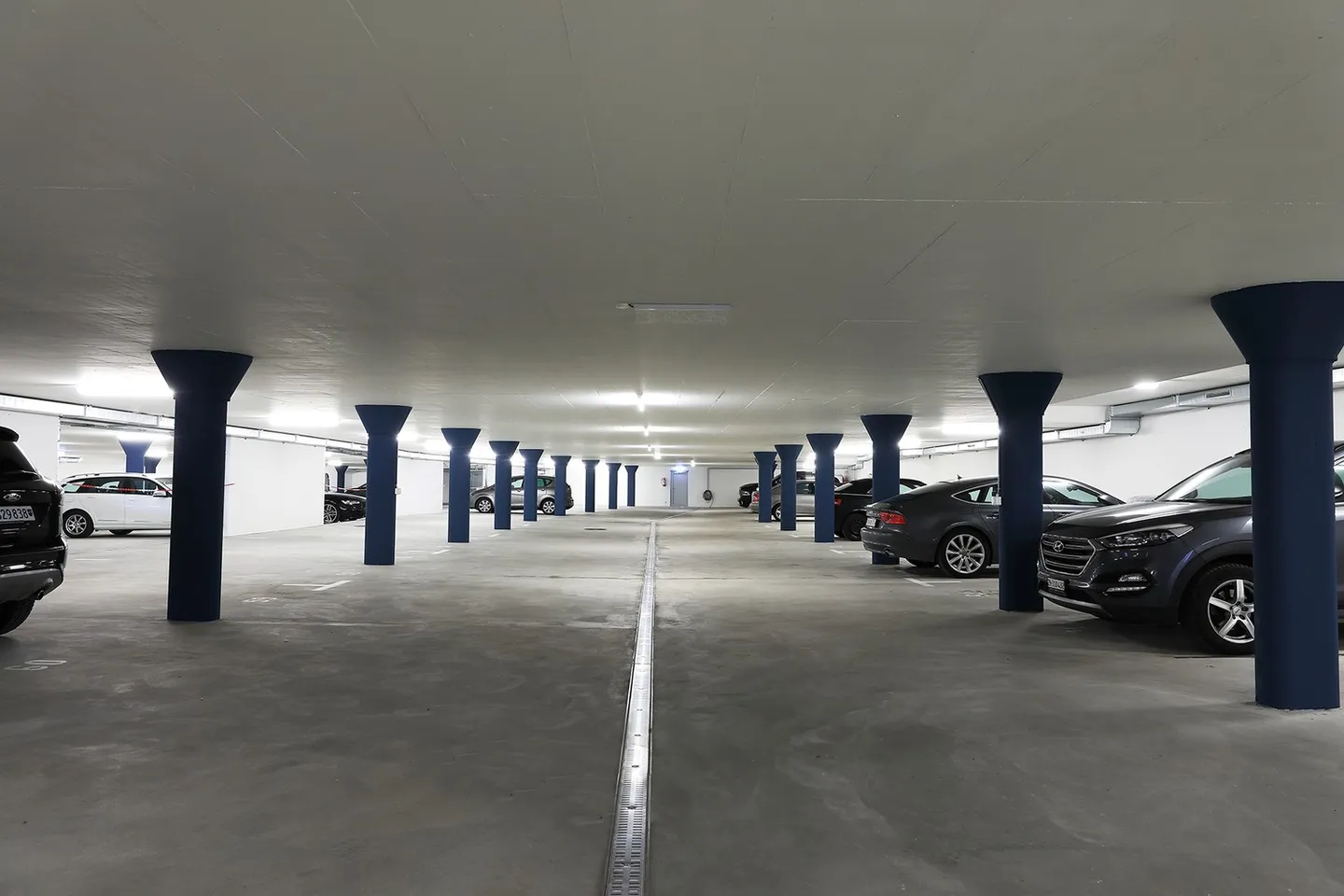 Outdoor parking space for rent - Photo 2 of 3