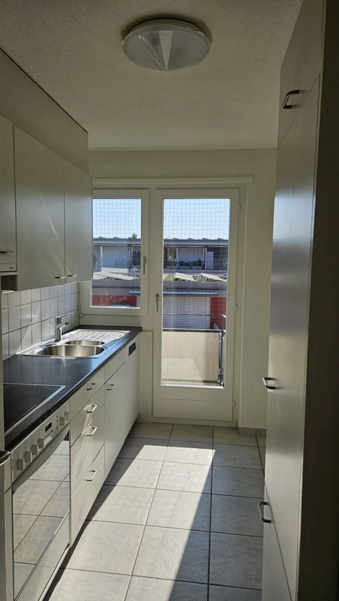 Limited until 30.09.2028 - Apartment at Adliswil Station - Photo 2 of 10