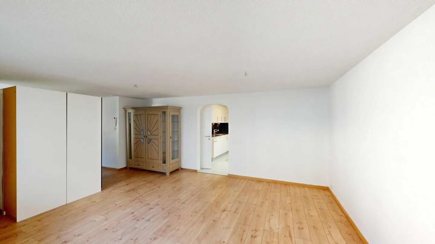 APPARTAMENTO 3.5 STANZE A BRUNNEN - COMPLETAMENTE RISTRUTTURATO & CON UN CONCETTO DI LUCE PARTICOLARE - Foto 5 di 6