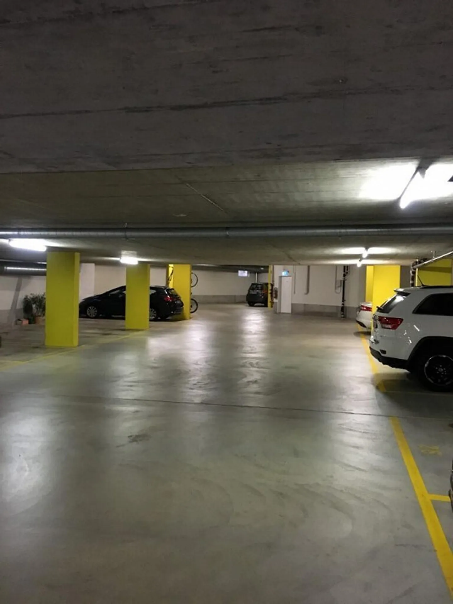 Parking space for rent near the airport - Photo 3 of 3