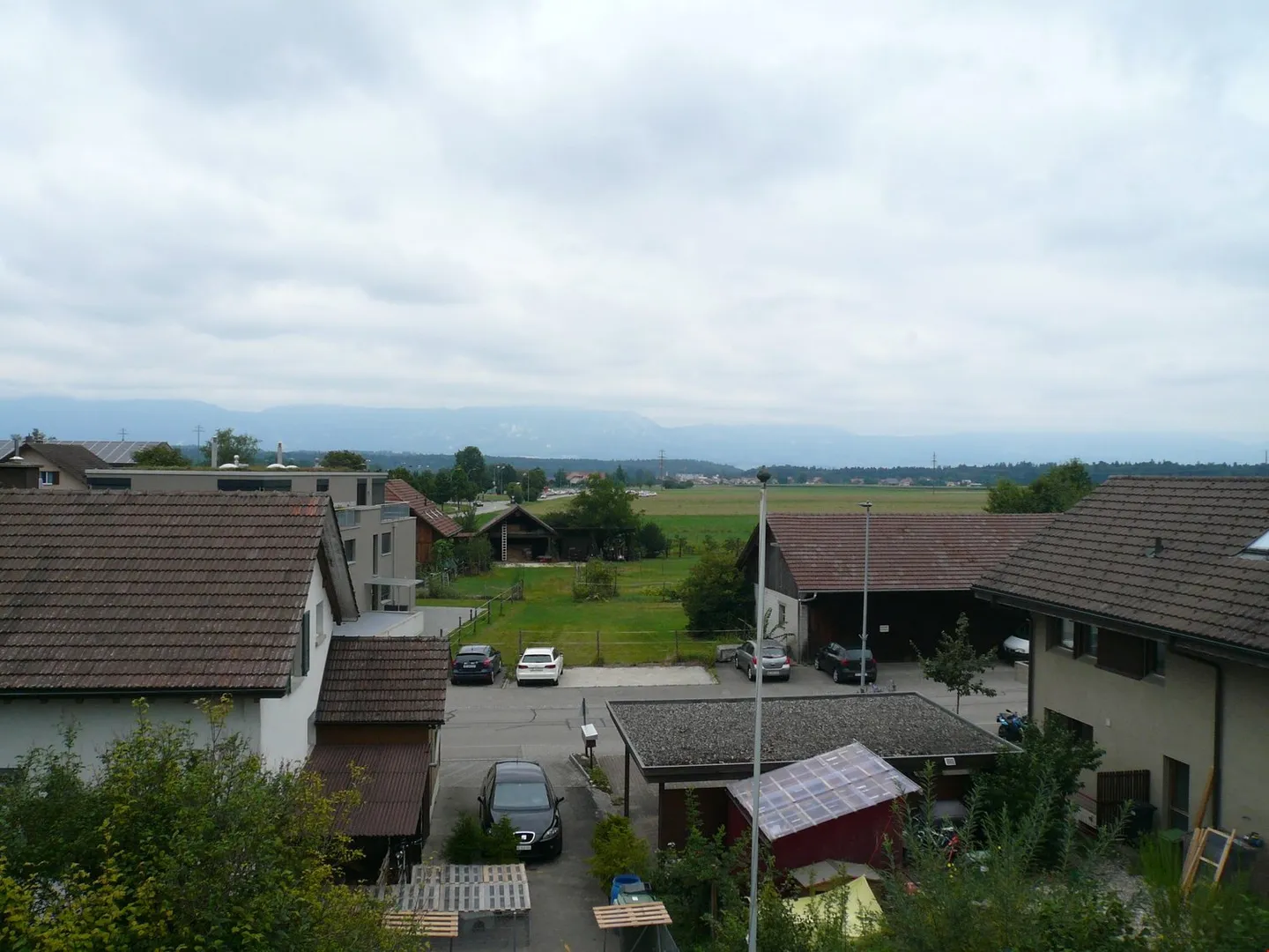 Bell'appartamento ristrutturato con vista sul Giura adiacente a un'area verde - Foto 1 di 8